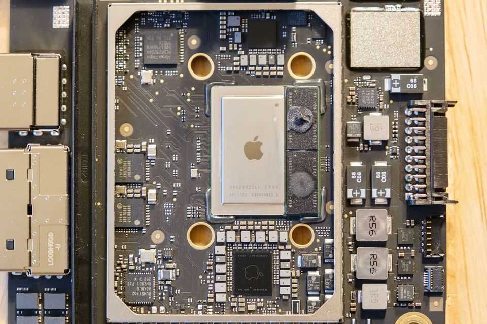 Alleged Apple M1X Processor Specifications Surface ダイサイズから考えるM1X SoC