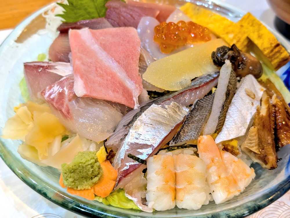 Why I Skip Egg Sushi But Devour It In Chirashi Bowls 寿司の玉子握りはスルーなのに、海鮮丼の玉子焼きにハマる不思議