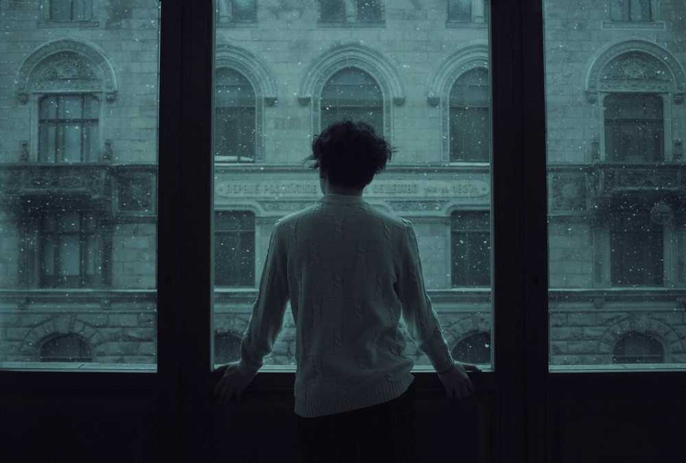 Restraint reads as strength 口数の少ない人が、なぜ一目置かれるのか